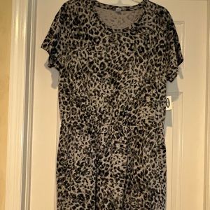 Old Navy grey leopard print short sleeve dress